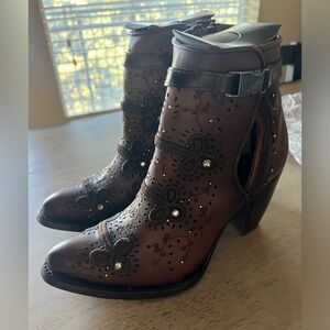 Like new Cuadra booties used once